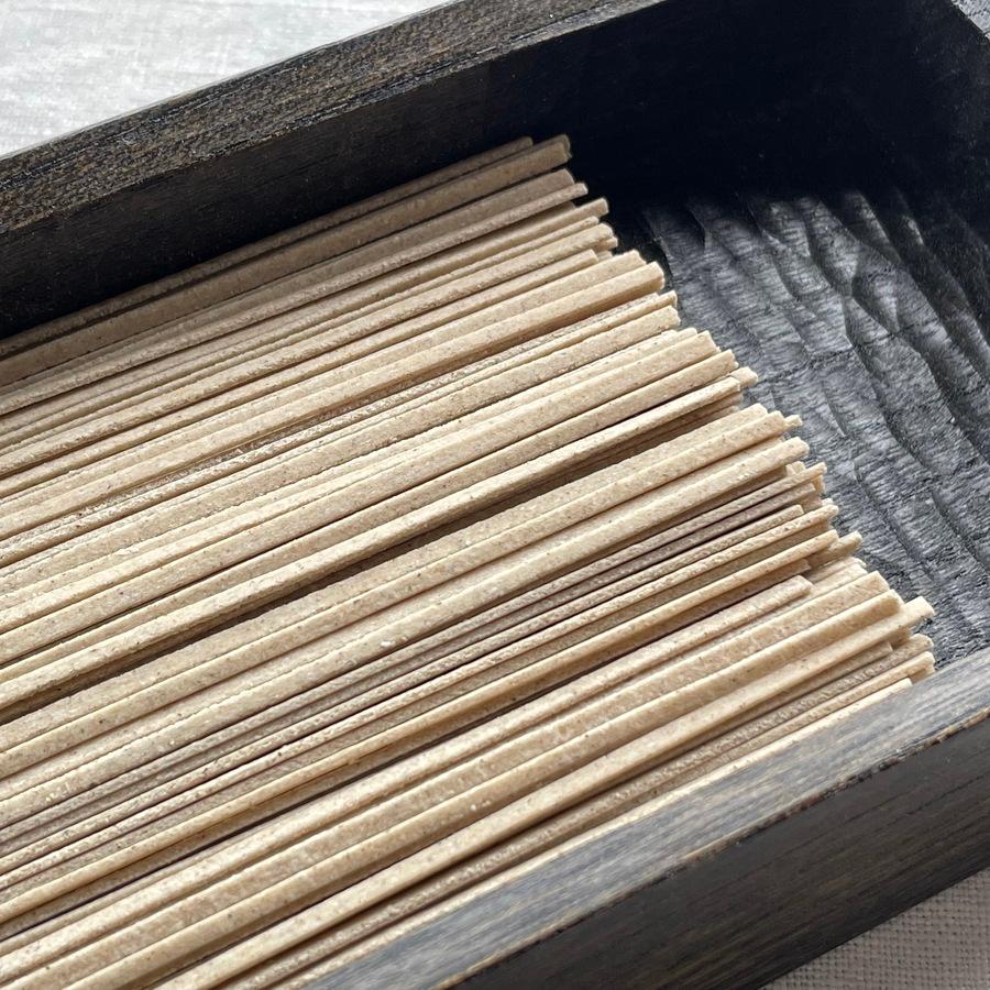 挽きたて二八 (やや細・乱切)の商品画像0547a782-0b29-465a-bcfb-7b33da0ab50a