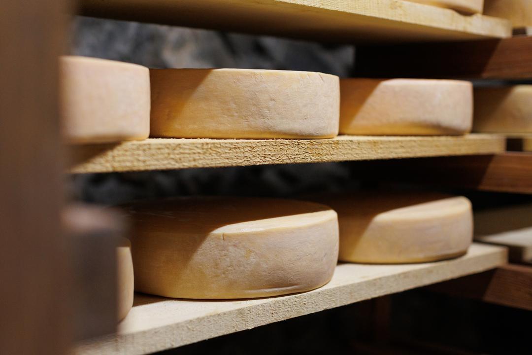 バイオダイナミックファームトカプチ オーガニックチーズ モム 100gの商品画像1b877cfc-329b-4c46-99e7-15504b12ed7c