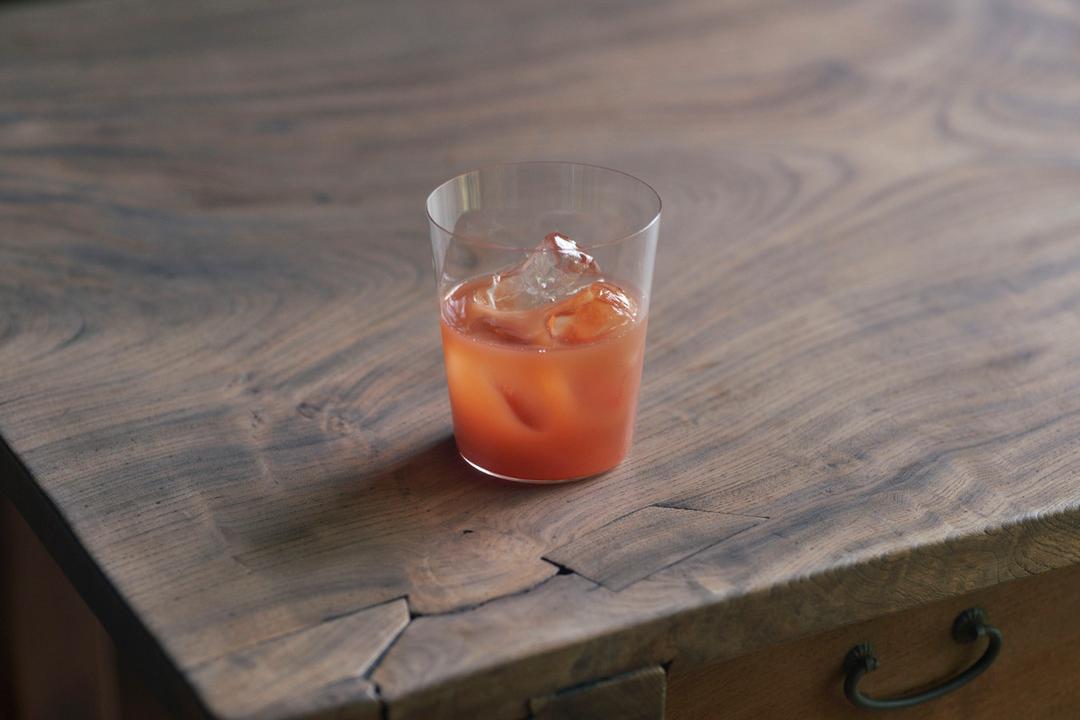 草根木皮飲料「陽」 720ml / 6本の商品画像261e3e2f-ba6f-4594-97b7-2617eb25d3e6