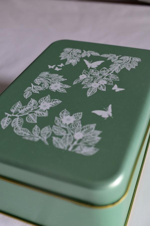フラワー缶の商品画像26309df3-8944-4aa6-9aaf-cd95aa4883ad