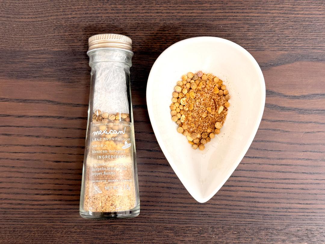 高知・四万十の伝統「鰹節」×メキシカンの刺激。しまんとフルフルドレッシング(メキシカン)の商品画像26353e9a-7084-493e-8a41-f641021bebf2