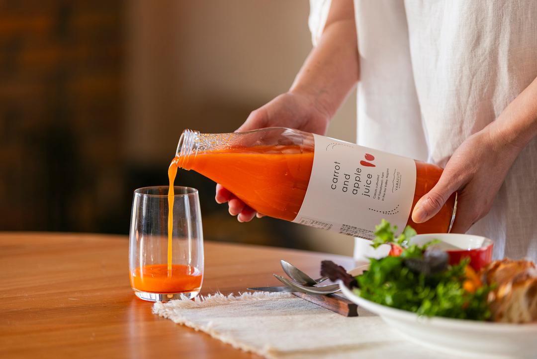 長野伊那谷 carrot and apple juice 1000mlの商品画像298aaf7b-7083-42a9-995a-c812f50f186f