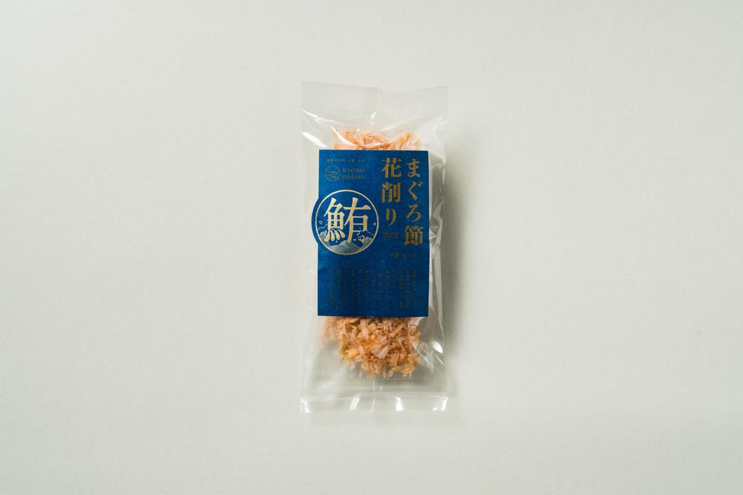 まぐろ節花削りmini 12g(3g×4袋) 血合い部分を一本一本丁寧に取り除いているので、淡泊でくせがなく、お口の中でふわりと深いうま味が広がりますの商品画像362911b1-b2e8-4834-a886-27181474223a