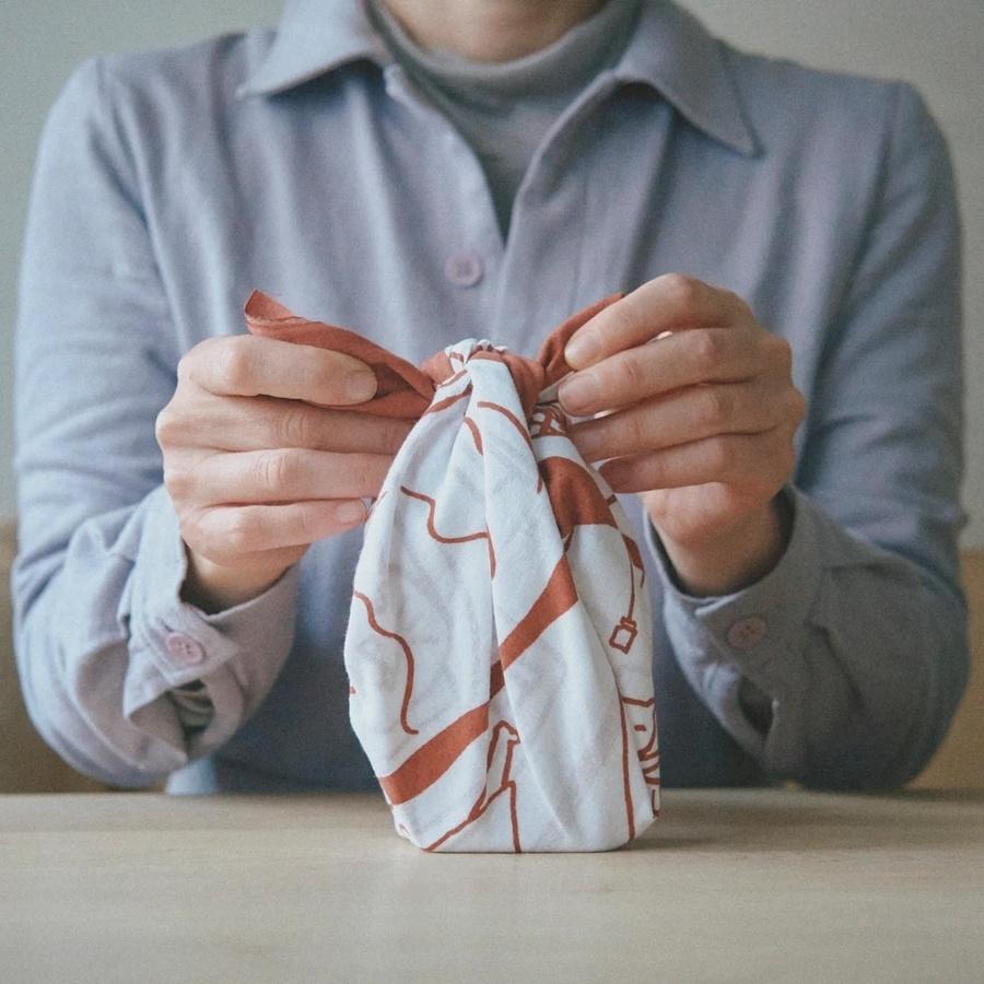 eatreat. ruci 2周年記念手ぬぐい「イヴとルチの1日」 の商品画像3a24c464-cd58-4238-94da-b3f3108797c7