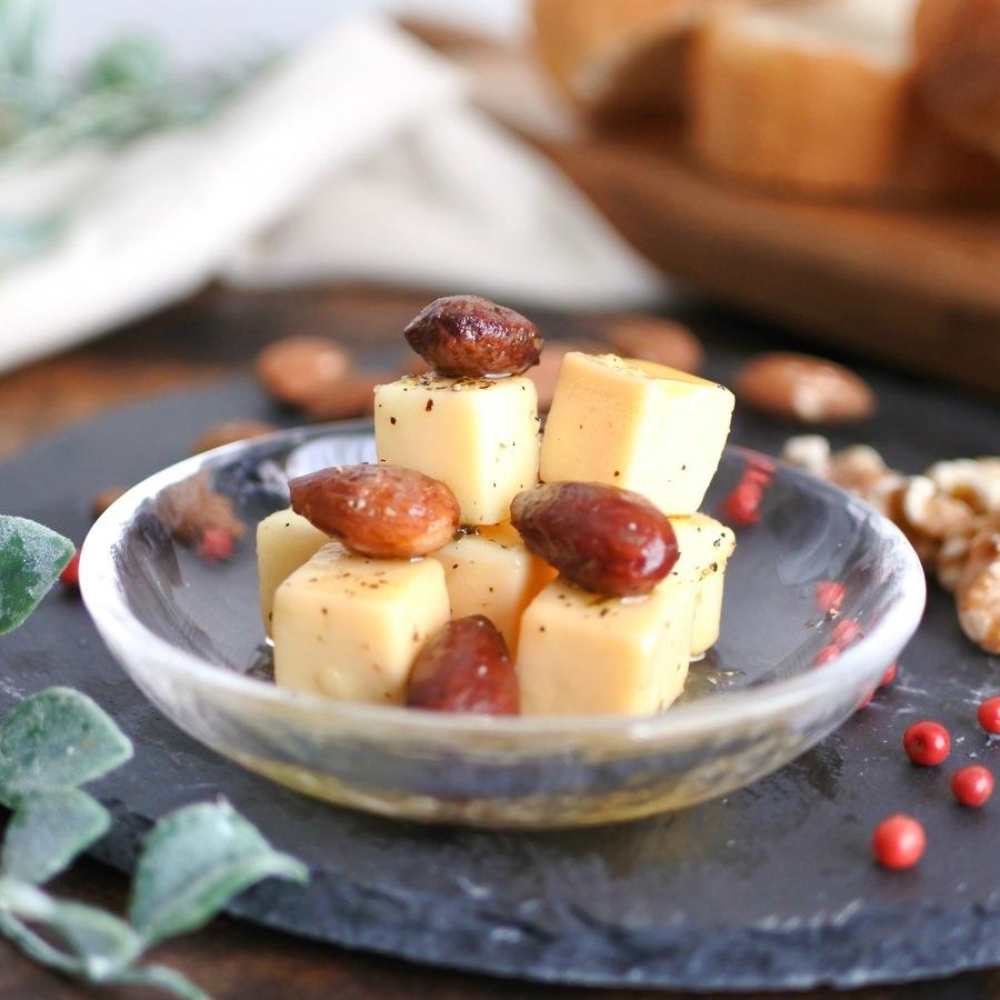 ごろっとうまみ チーズのオイル漬<燻製&ナッツ> パウチ 60gの商品画像3cd5c48f-4620-4554-b3aa-677f9709958b