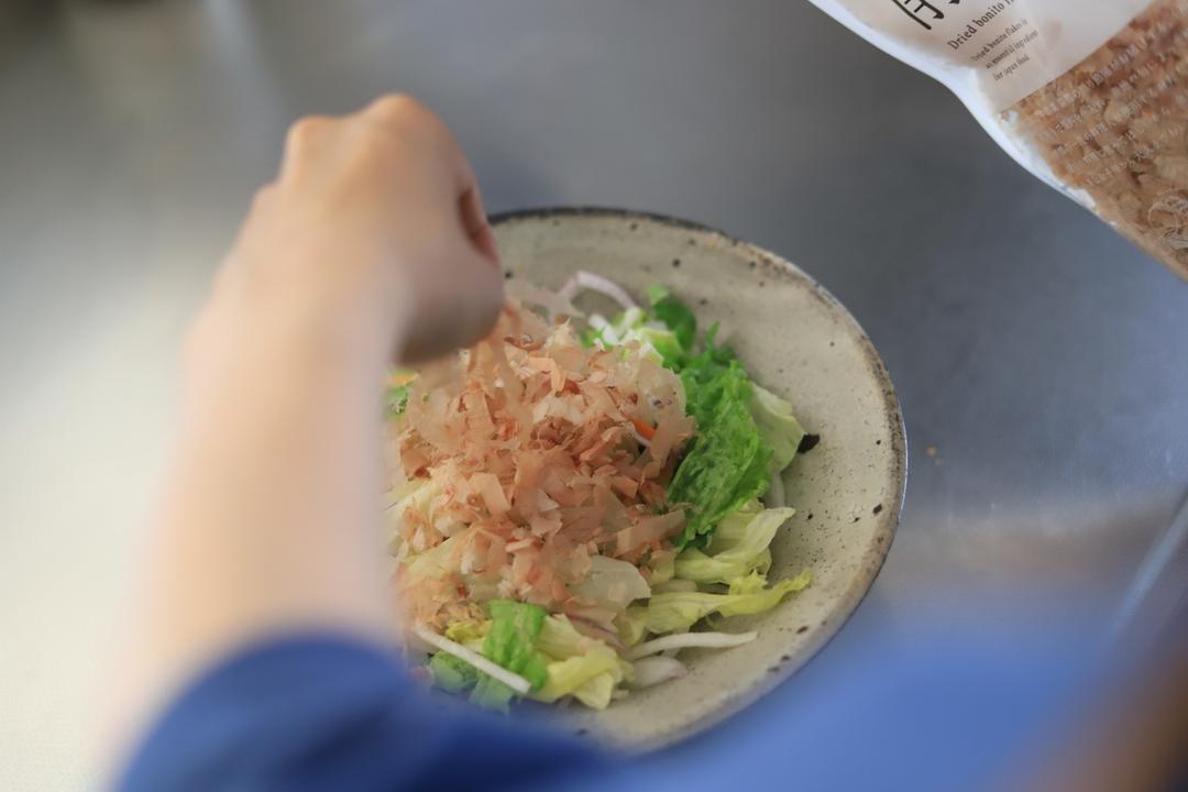 お出汁にもトッピングにも使える花かつお 50g 鰹節を一本ずつ直火で丁寧に焼き上げた後、繊細に薄削りした花かつおの商品画像6b4ec5af-c7cf-4c3b-b50f-41b8be771d11