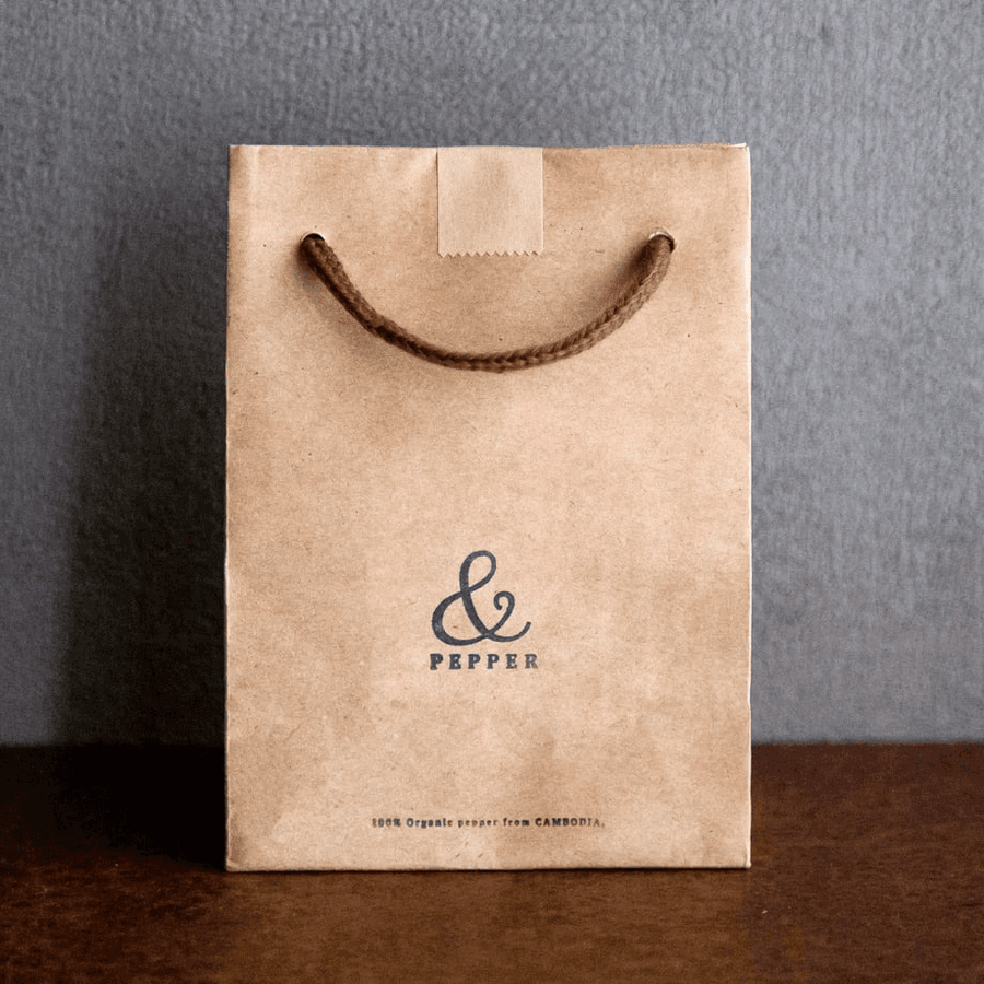 \ギフトボックス(箱のみ)/生胡椒の塩漬け・乾燥胡椒各種の15g瓶&25g瓶で使える!(ショッパー付き)の商品画像6edd44e7-3818-47dd-ac8c-6c39a662287c