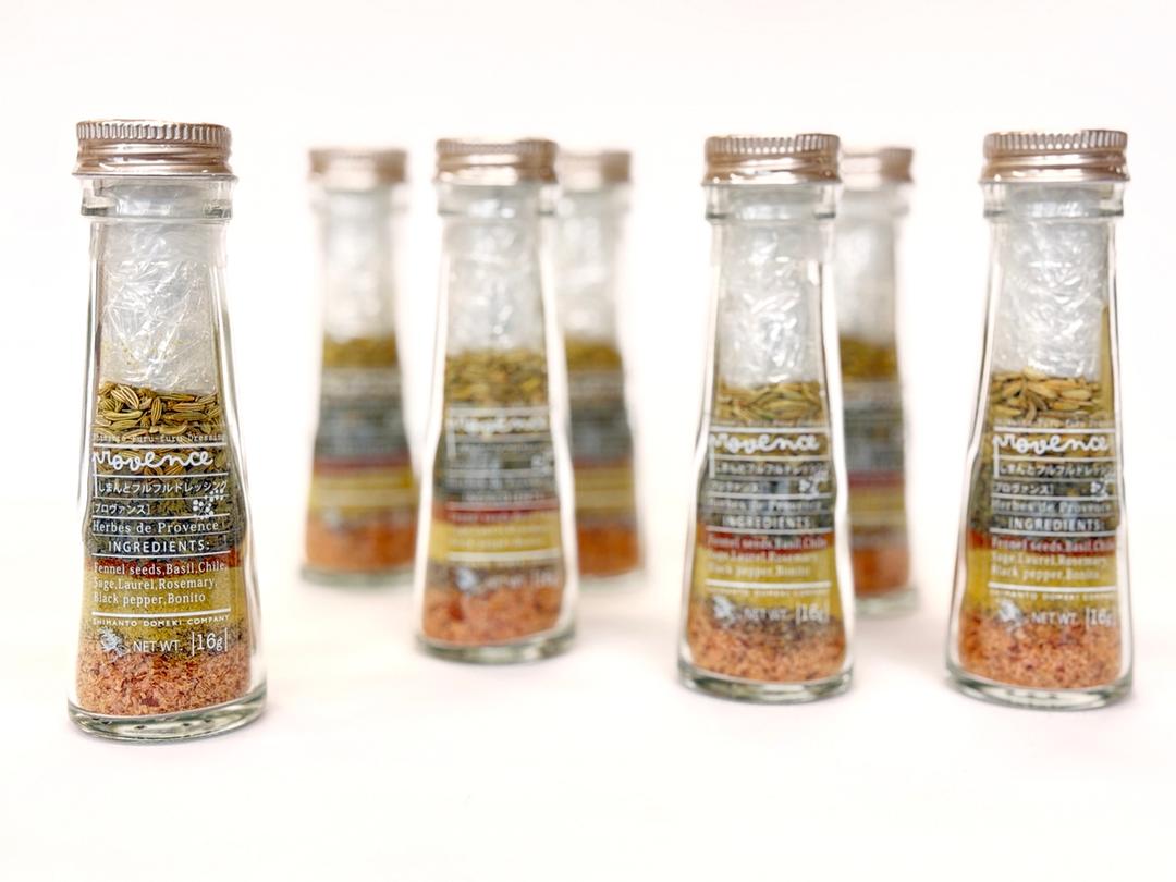高知・四万十の伝統「鰹節」× 南仏の香り「プロヴァンスハーブ」が融合。しまんとフルフルドレッシング(プロヴァンス)の商品画像748658f4-9ec3-4737-b22b-b8bbe04c4518