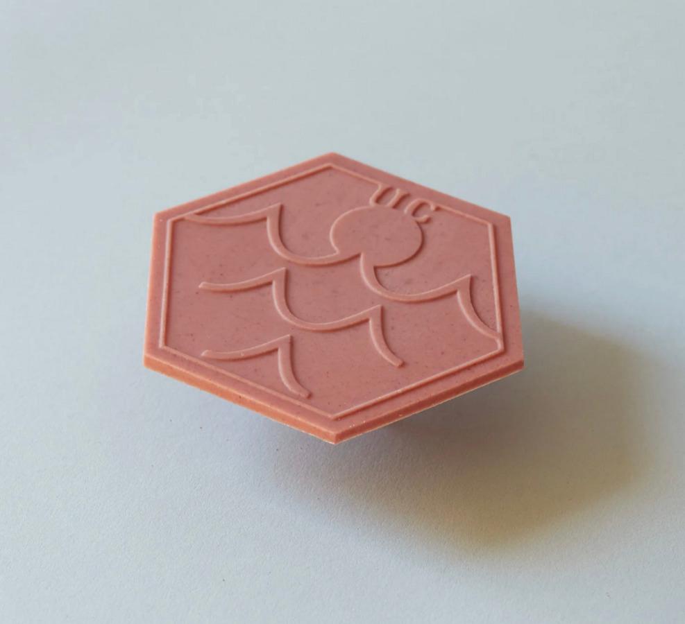 板チョコレート「きぼうのいちごみるく」の商品画像78a69613-ca00-47f3-a4c2-e7fa410ce106