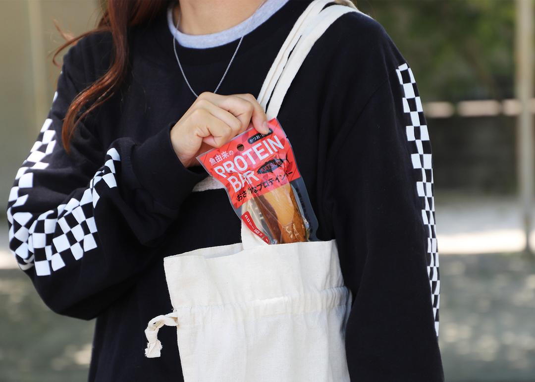 おさかなプロテインバー50g(しょうゆ味) 運動後の補食や間食にの商品画像7dc2c9c8-2aa3-40e4-84f2-86848a6a935d