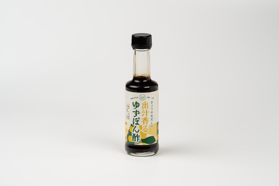 出汁香るゆずぽん酢 200ml お出汁の深いコクとうま味、香り高い柚子の風味が料理全体に広がる、上品で爽やかなゆずポン酢の商品画像8e63b202-6ac3-434c-aafd-6158e09b7051