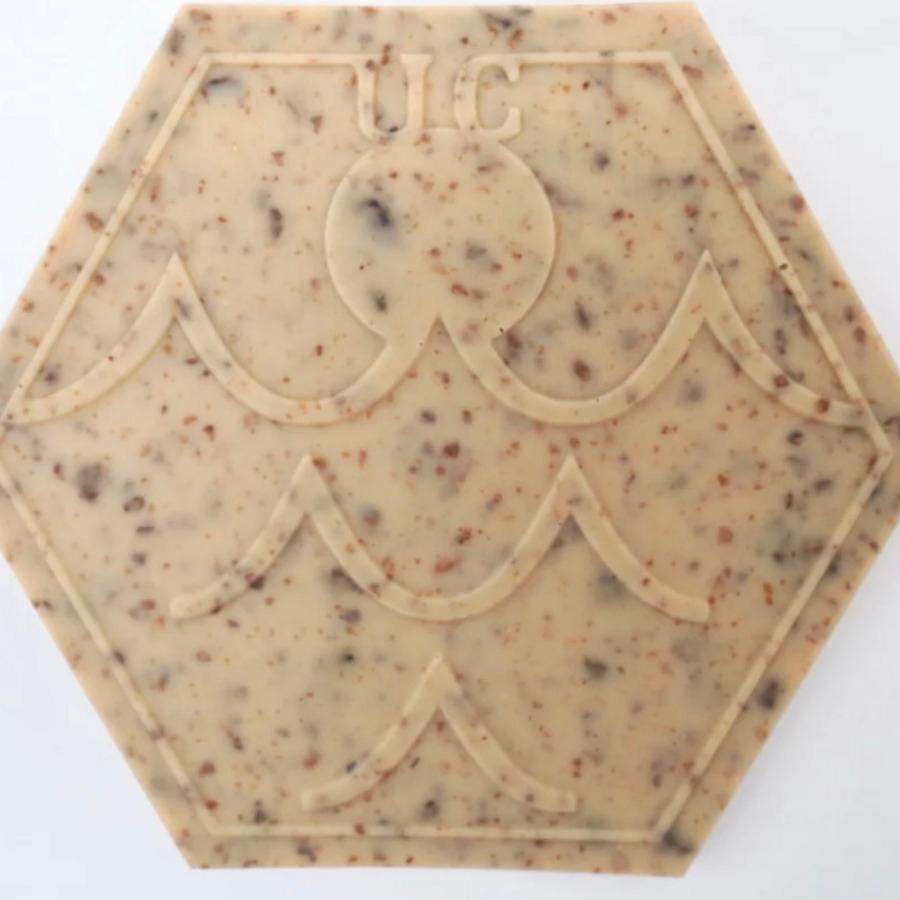 板チョコレート「醤油の向こうホワイト」の商品画像8ed0f799-5c17-4504-ab44-9e89724f9418