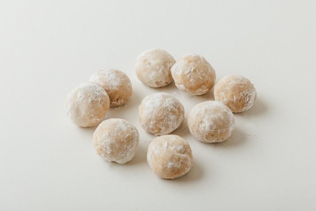 ヘーゼルナッツのスノーボール(1カップ9個入り)の商品画像ac979ec1-28db-4999-ad99-b91c7f553f5f