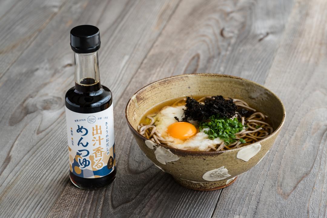 出汁香るめんつゆ 200ml 鹿児島県産の鰹節をたっぷり使用し、濃厚で力強い出汁の旨味がしっかりと感じられる味わいの商品画像b364a350-f15a-4c77-b341-d7403e1a09fb