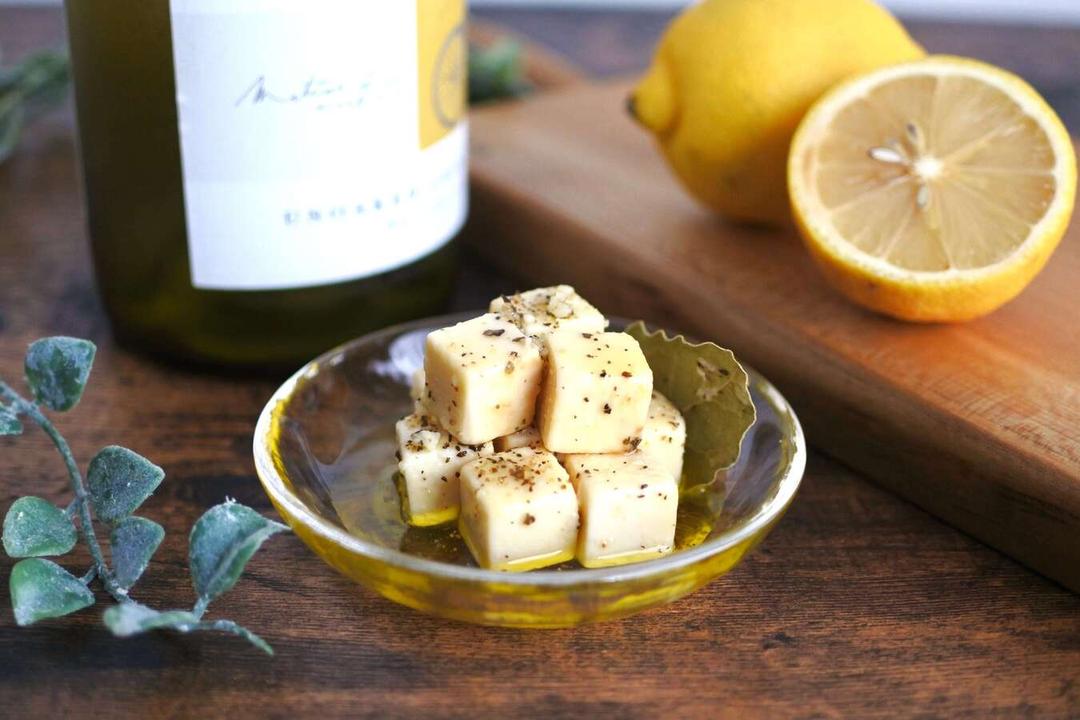 ごろっとうまみ チーズのオイル漬<塩麹&レモン> 100gの商品画像cdddb8b9-8243-4a7f-9953-2bc71a07b787