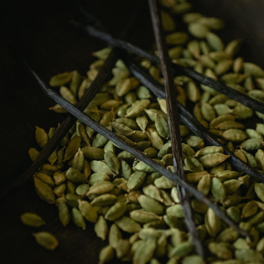 草根木皮飲料「草譯」 720ml / 6本の商品画像d6d48b68-35b6-45cd-8f67-86d610157681