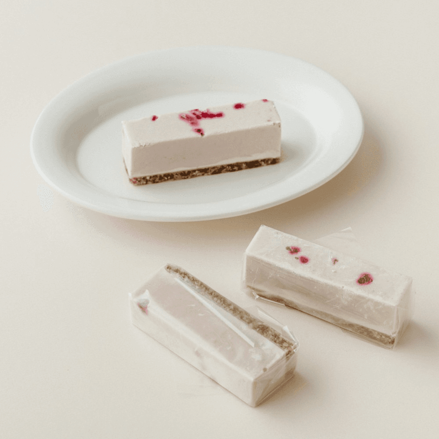 【ストロベリー】ヴィーガンローケーキの商品画像f322514c-dc75-41a7-b50e-3d44a7024d8e