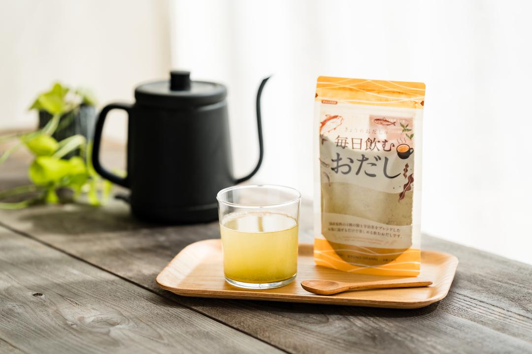 毎日飲むおだし 80g 粉末のかたくちいわし煮干し、潤目鰯節、昆布、緑茶をブレンドの商品画像f817e5d6-eb13-4cd4-a306-a46f053f4196