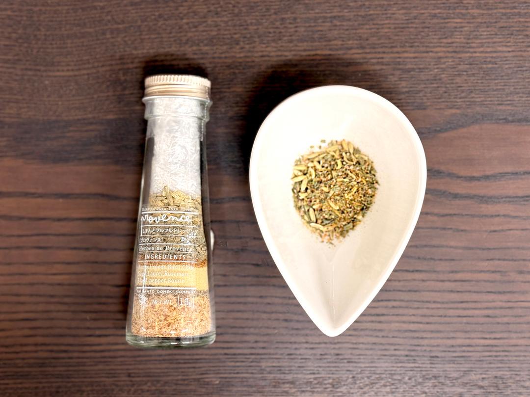 高知・四万十の伝統「鰹節」× 南仏の香り「プロヴァンスハーブ」が融合。しまんとフルフルドレッシング(プロヴァンス)の商品画像f98c5262-cb54-4d3a-81b7-0e47398625c7